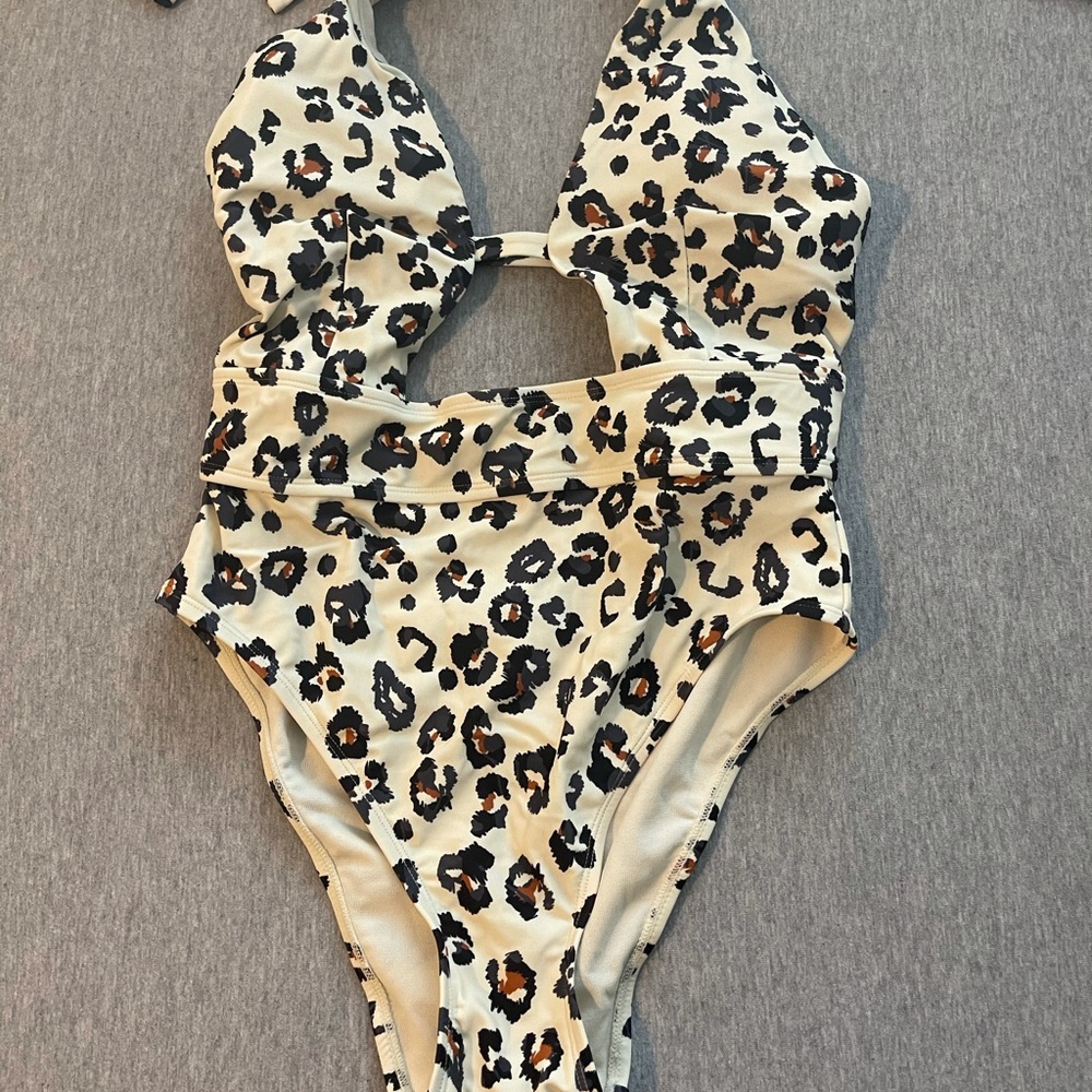 One piece cheetah print swim suit